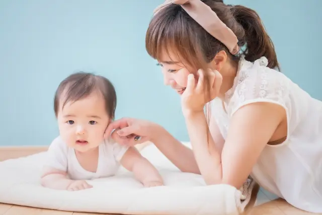 赤ちゃんとママの写真